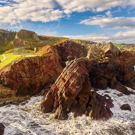 Alvares De Corvera El Ponton