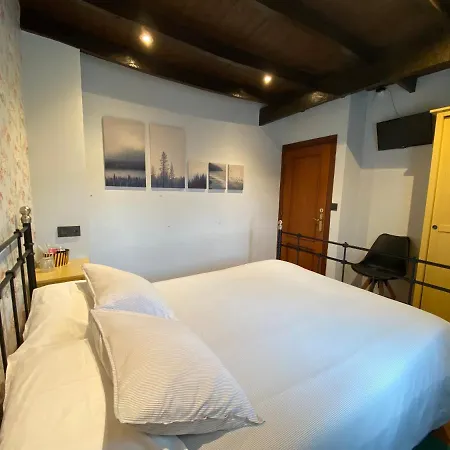 Alvares De Corvera Homestay *